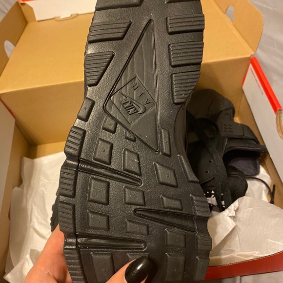 Brand New, Never Worn, in Original Box - Picture 2 of 5